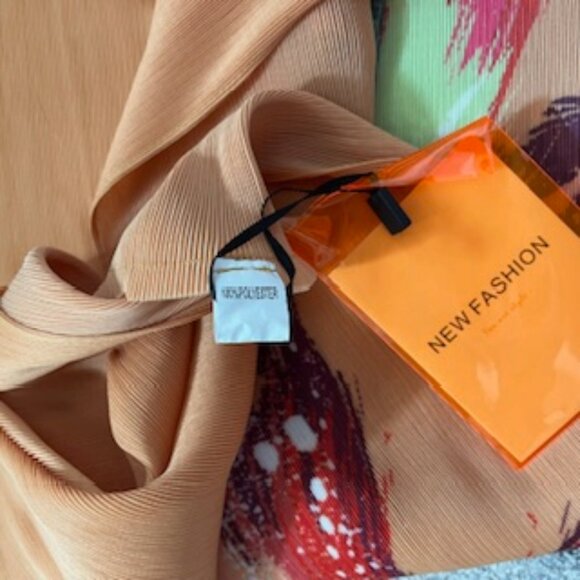 🧡3/15 NWT Bundle x 2 Orange Butterfly Top + Pink Top Women's L - Picture 7 of 16